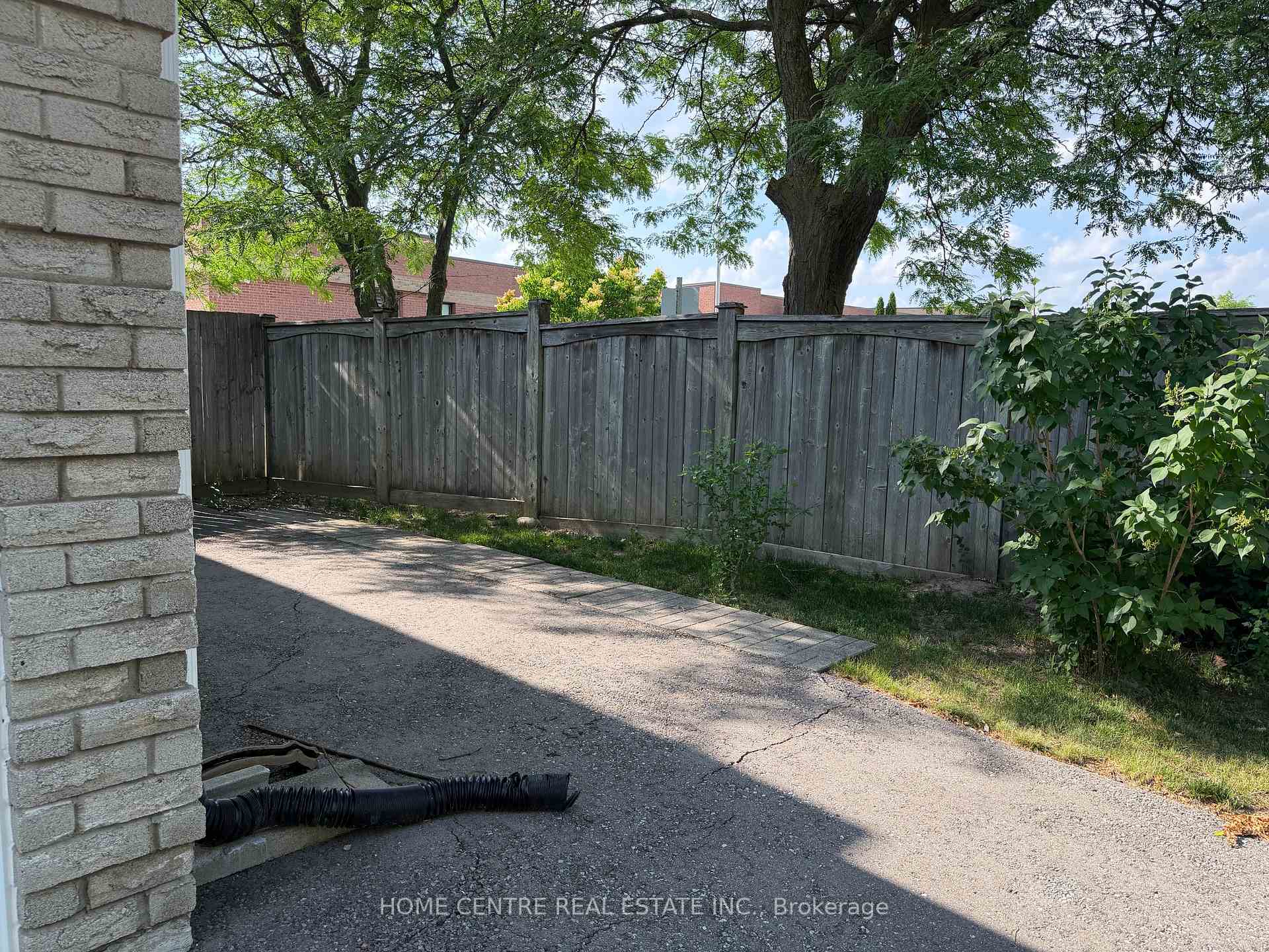 Photo 20 of 38 Featherstone Avenue, Markham, Middlefield — HOMEH