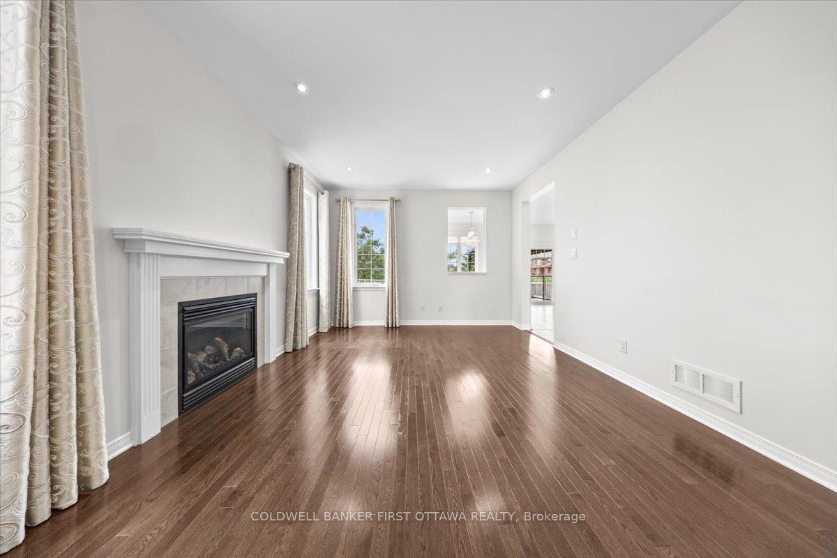 Photo 4 of 118 Culloden Crescent, Ottawa, Barrhaven - Stonebridge — HOMEH