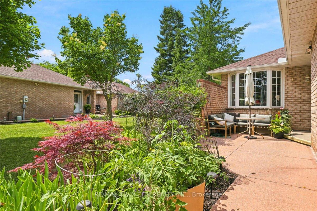 Photo 4 of Unit 14, 75 Beasley Crescent, Cambridge, Greenway-Chaplin — HOMEH
