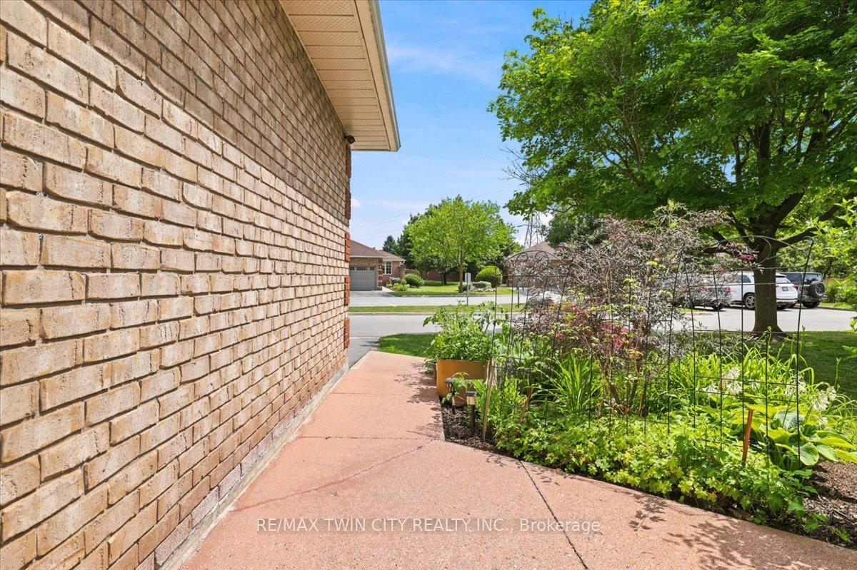 Photo 6 of Unit 14, 75 Beasley Crescent, Cambridge, Greenway-Chaplin — HOMEH