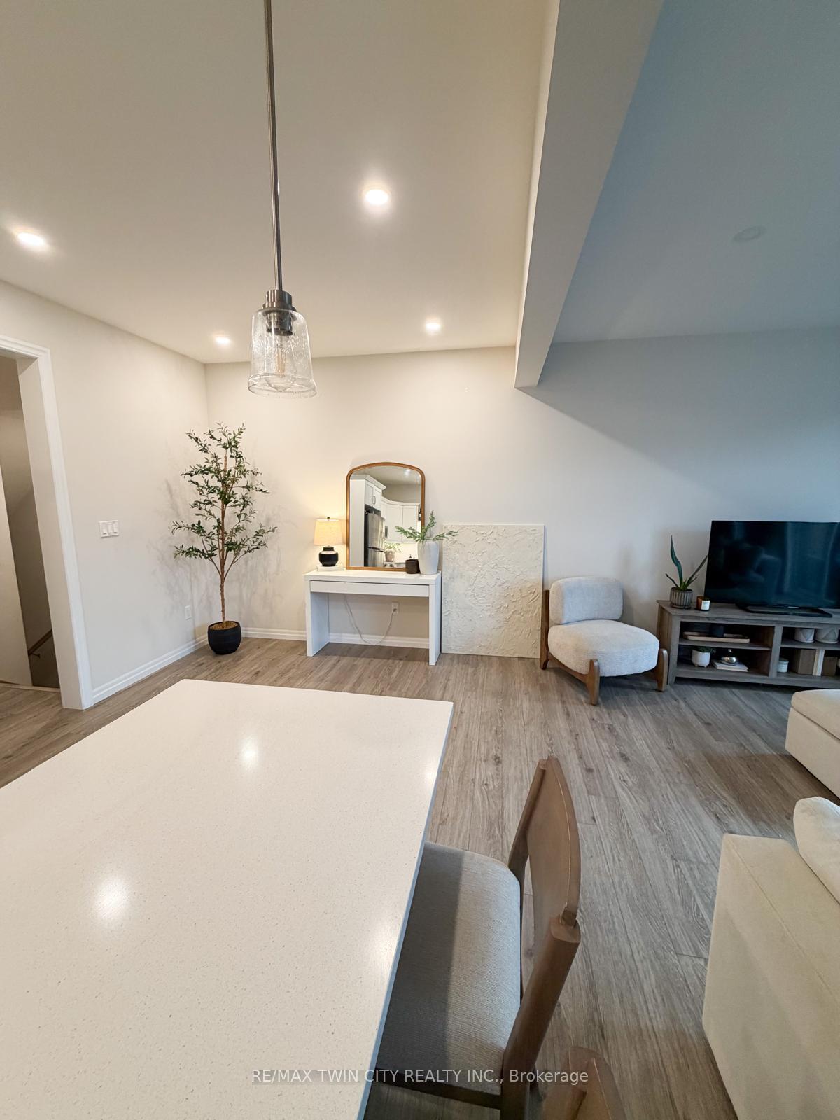 Photo 6 of 226 Renaissance Drive, St. Thomas — HOMEH