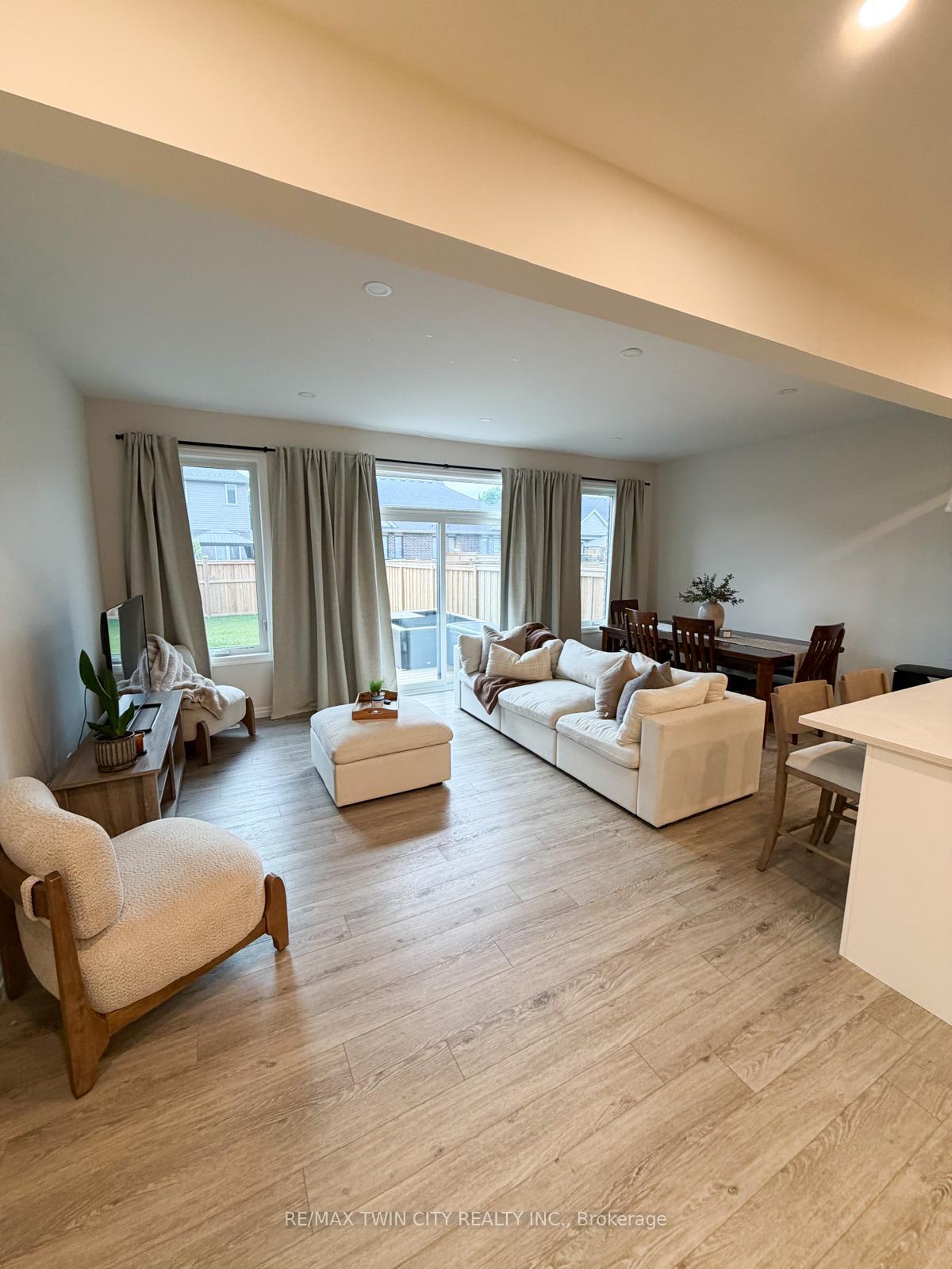 Photo 12 of 226 Renaissance Drive, St. Thomas — HOMEH