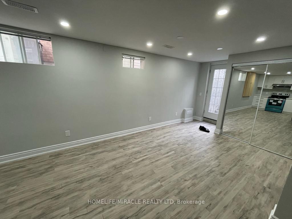 Photo 3 of 76 Jack Rabbit Crescent, Brampton, Sandringham-Wellington — HOMEH