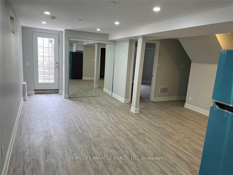 Photo 4 of 76 Jack Rabbit Crescent, Brampton, Sandringham-Wellington — HOMEH