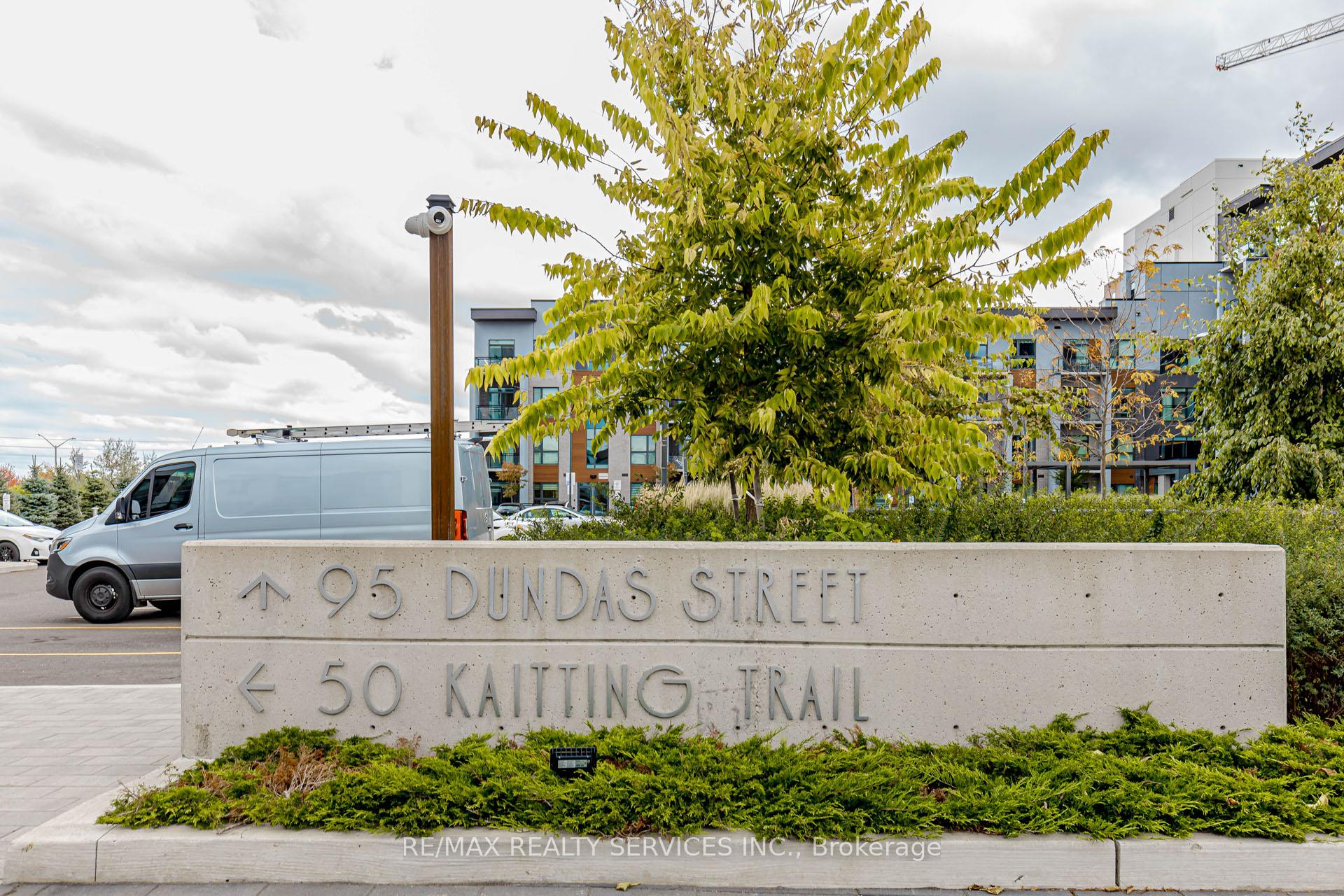 Front of Unit 101, 95 Dundas Street W
