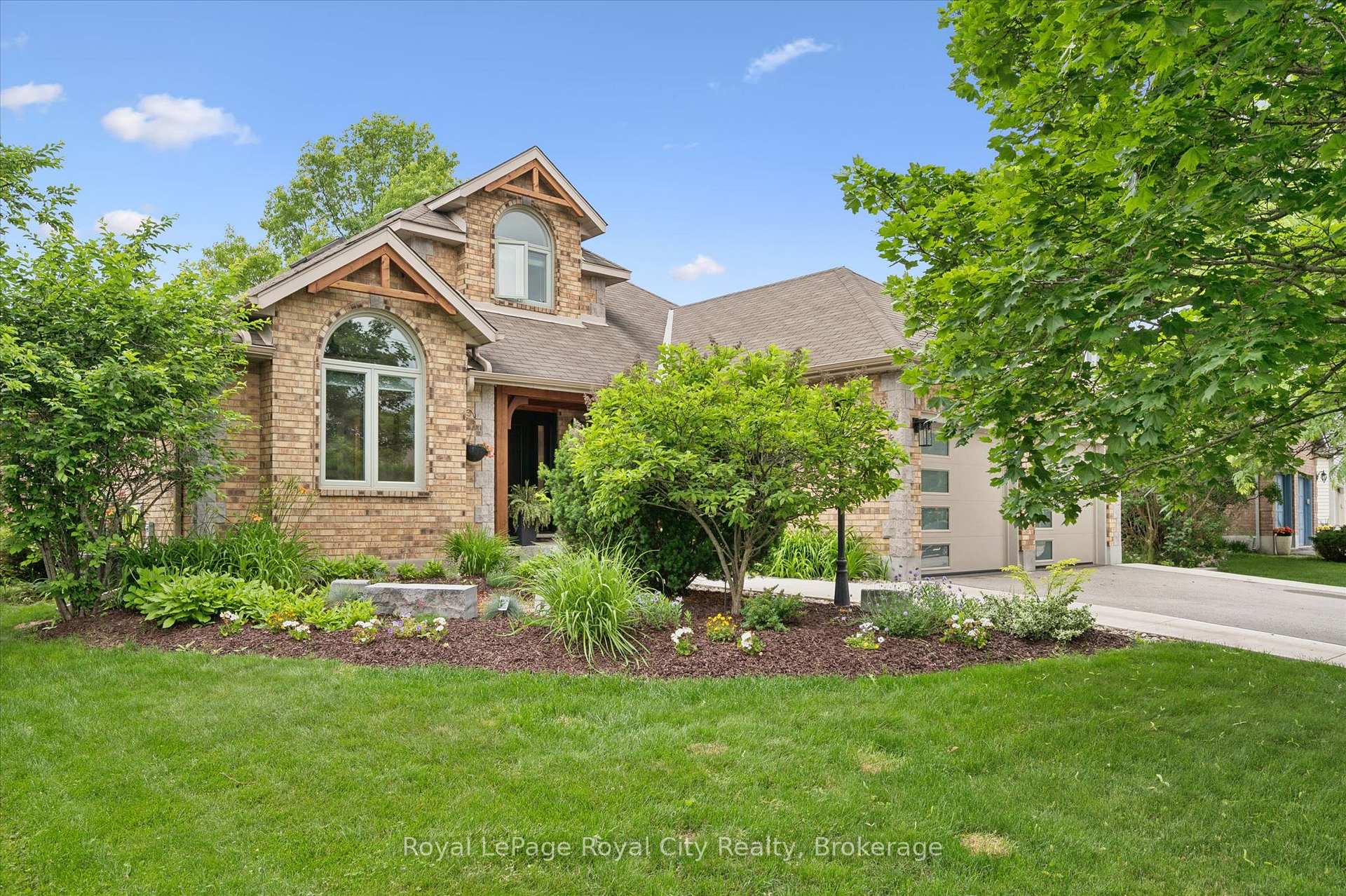 Photo 3 of 147 Downey Road, Guelph, Kortright Hills — HOMEH