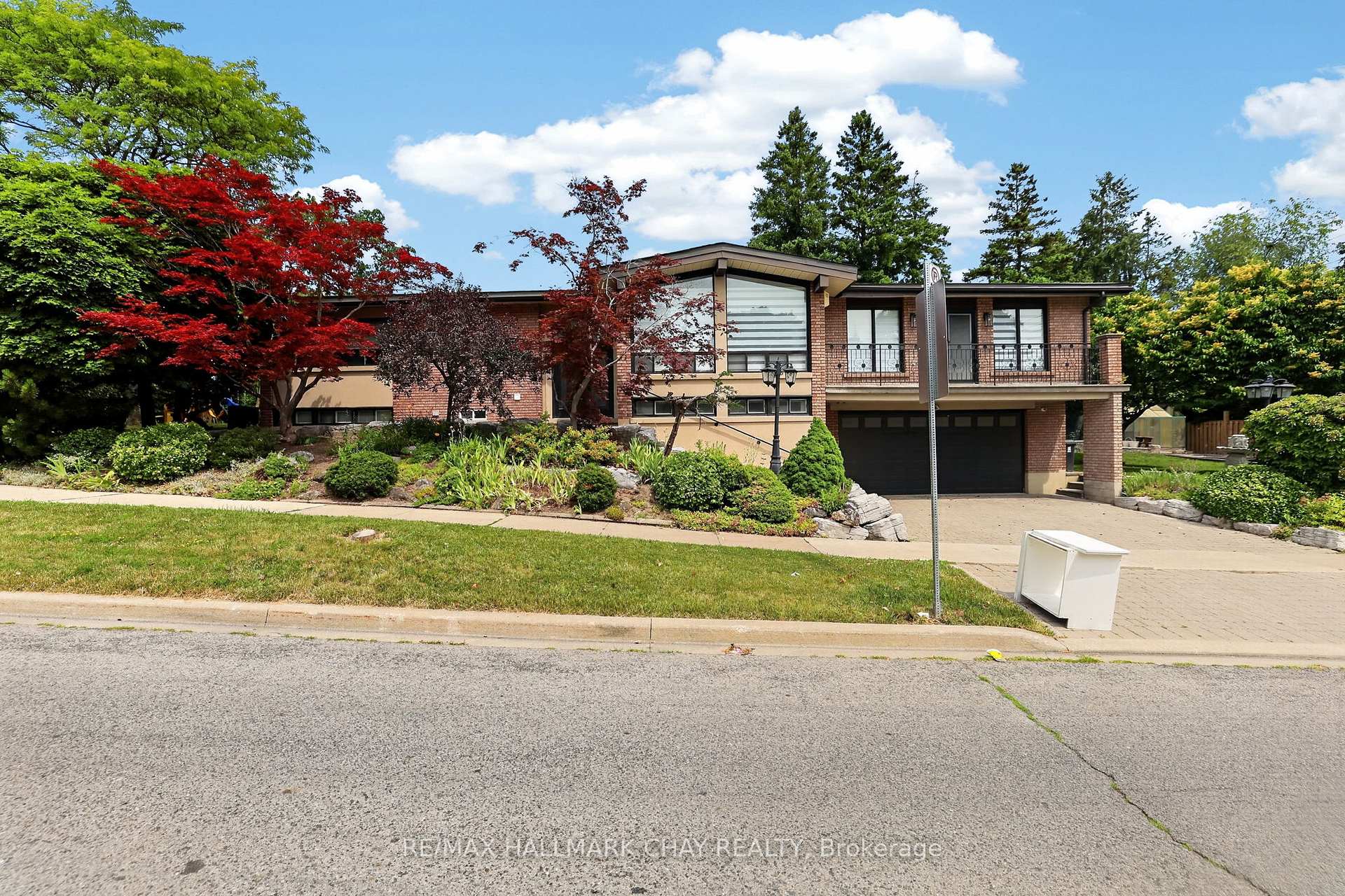 Photo 2 of Unit Lower, 80 Beaumode Heights Drive, Etobicoke, Thistletown-Beaumonde Heights — HOMEH