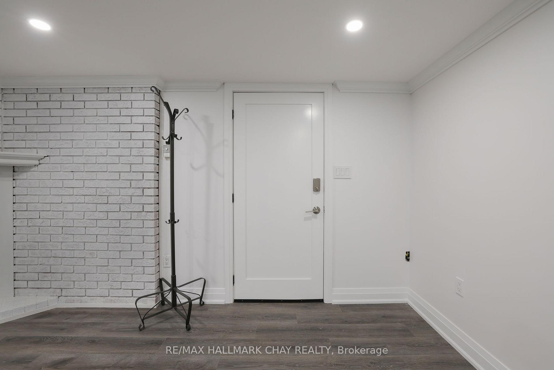 Photo 3 of Unit Lower, 80 Beaumode Heights Drive, Etobicoke, Thistletown-Beaumonde Heights — HOMEH