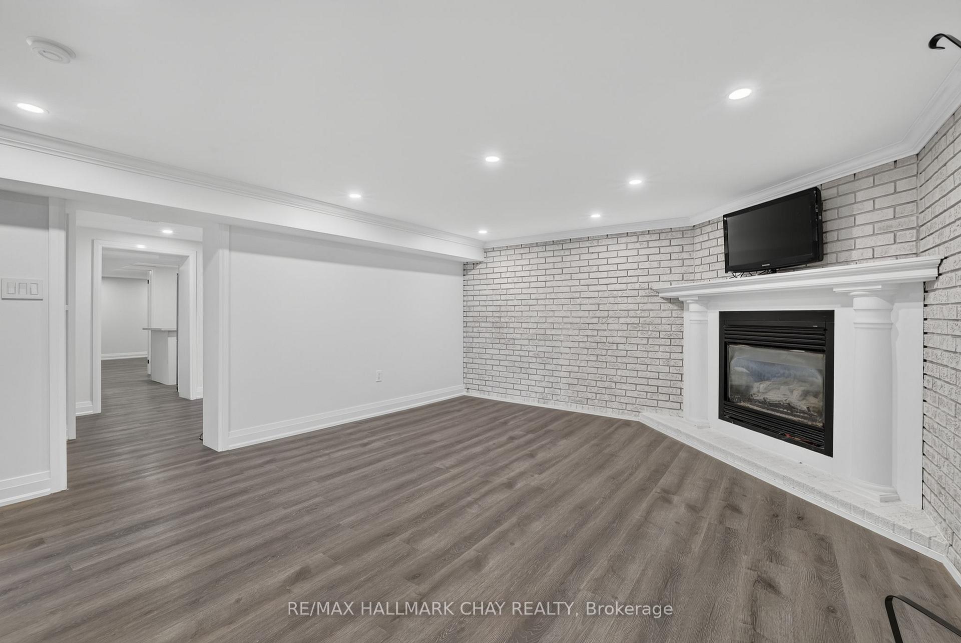 Photo 4 of Unit Lower, 80 Beaumode Heights Drive, Etobicoke, Thistletown-Beaumonde Heights — HOMEH