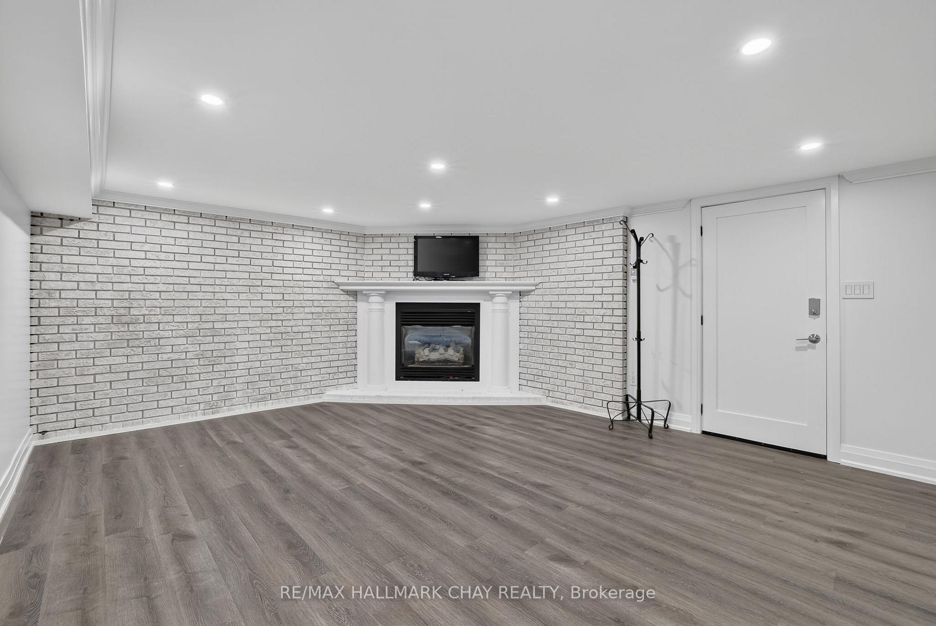 Photo 5 of Unit Lower, 80 Beaumode Heights Drive, Etobicoke, Thistletown-Beaumonde Heights — HOMEH