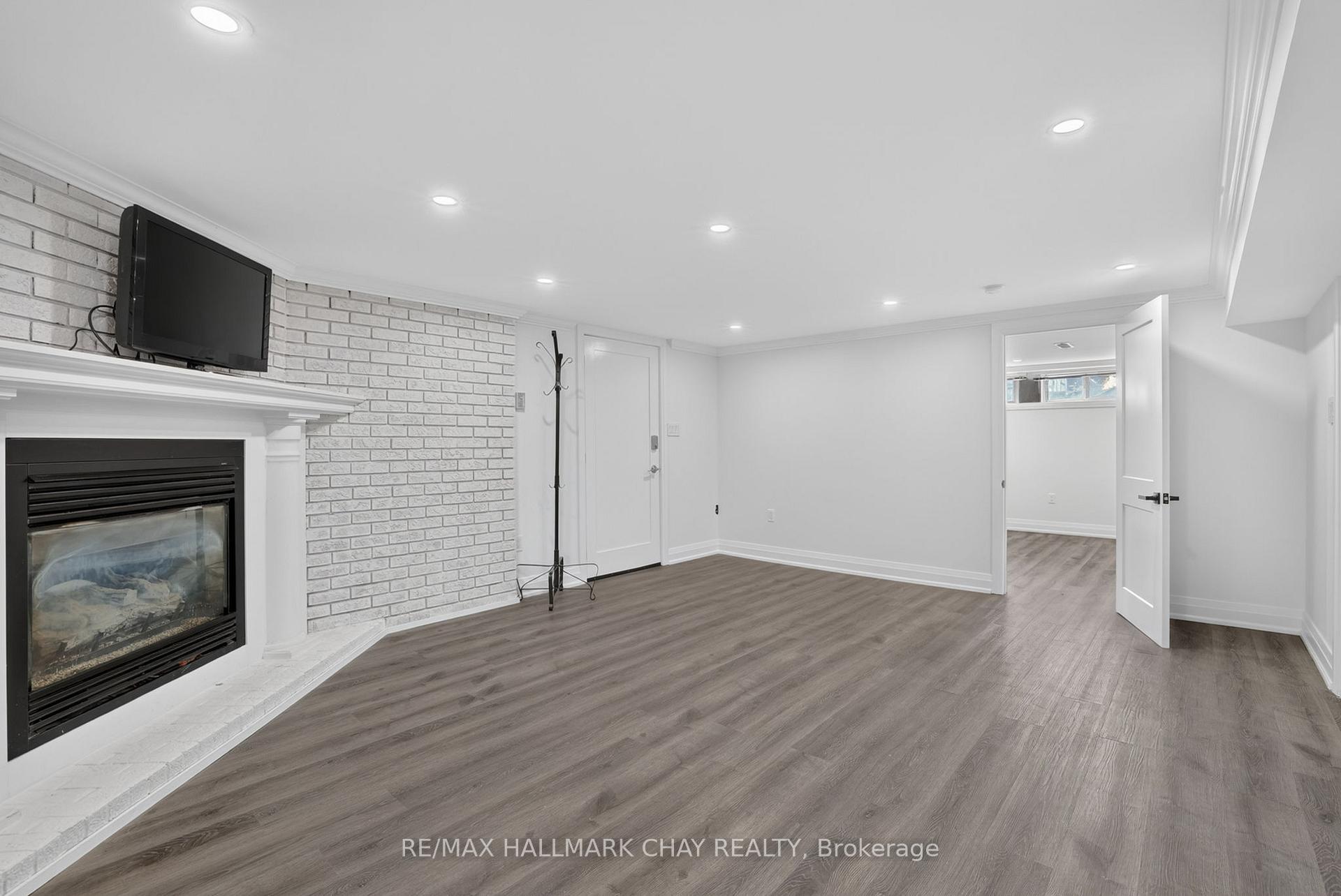 Photo 6 of Unit Lower, 80 Beaumode Heights Drive, Etobicoke, Thistletown-Beaumonde Heights — HOMEH