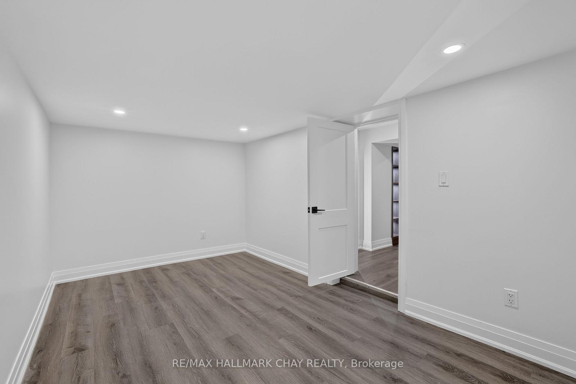 Photo 21 of Unit Lower, 80 Beaumode Heights Drive, Etobicoke, Thistletown-Beaumonde Heights — HOMEH