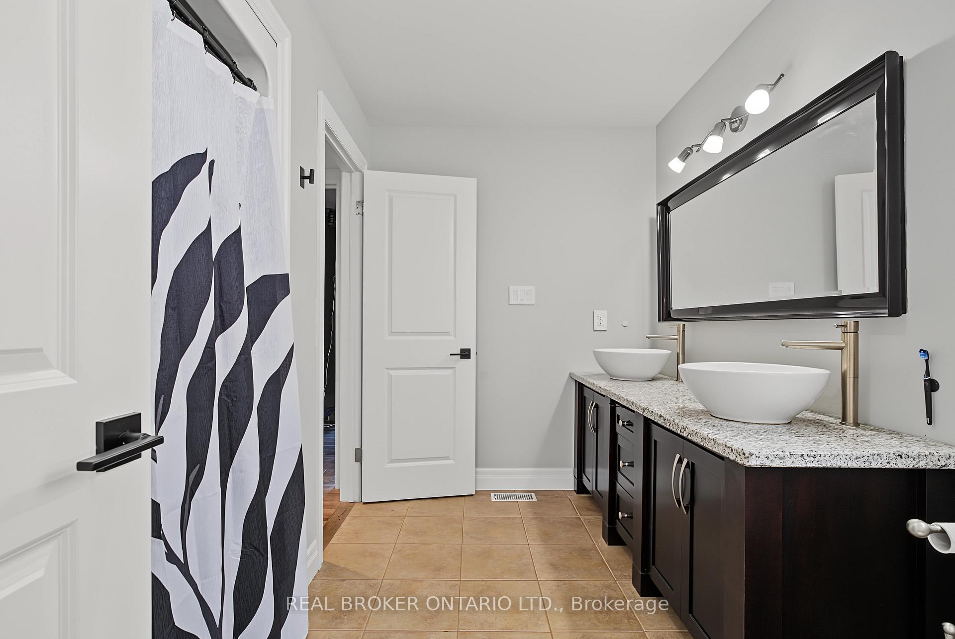 Photo 35 of 422 Rideau River Street, Waterloo, Conservation Meadows — HOMEH