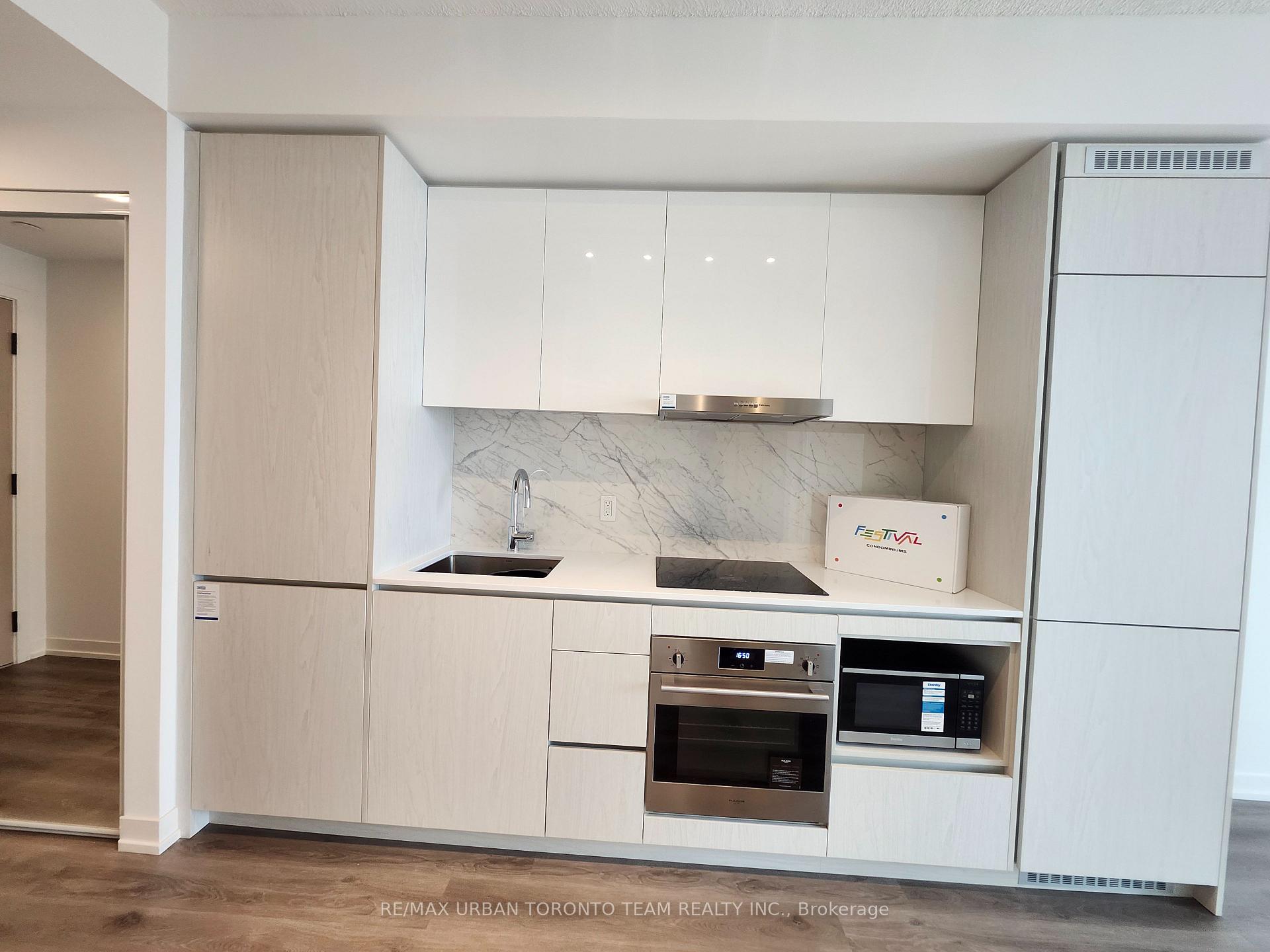 Photo 3 of Unit 2716, 28 Interchange Way, Vaughan, Vaughan Corporate Centre — HOMEH