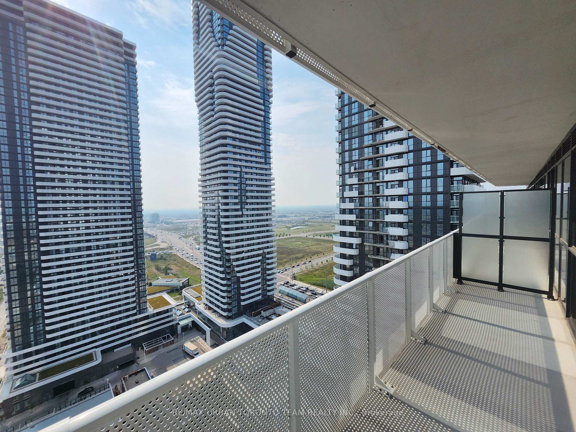 Photo 5 of Unit 2716, 28 Interchange Way, Vaughan, Vaughan Corporate Centre — HOMEH