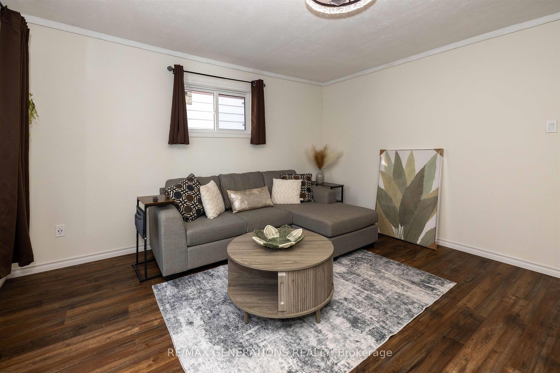 Photo 3 of 407 Markland Street, Thunder Bay, Academy Heights — HOMEH