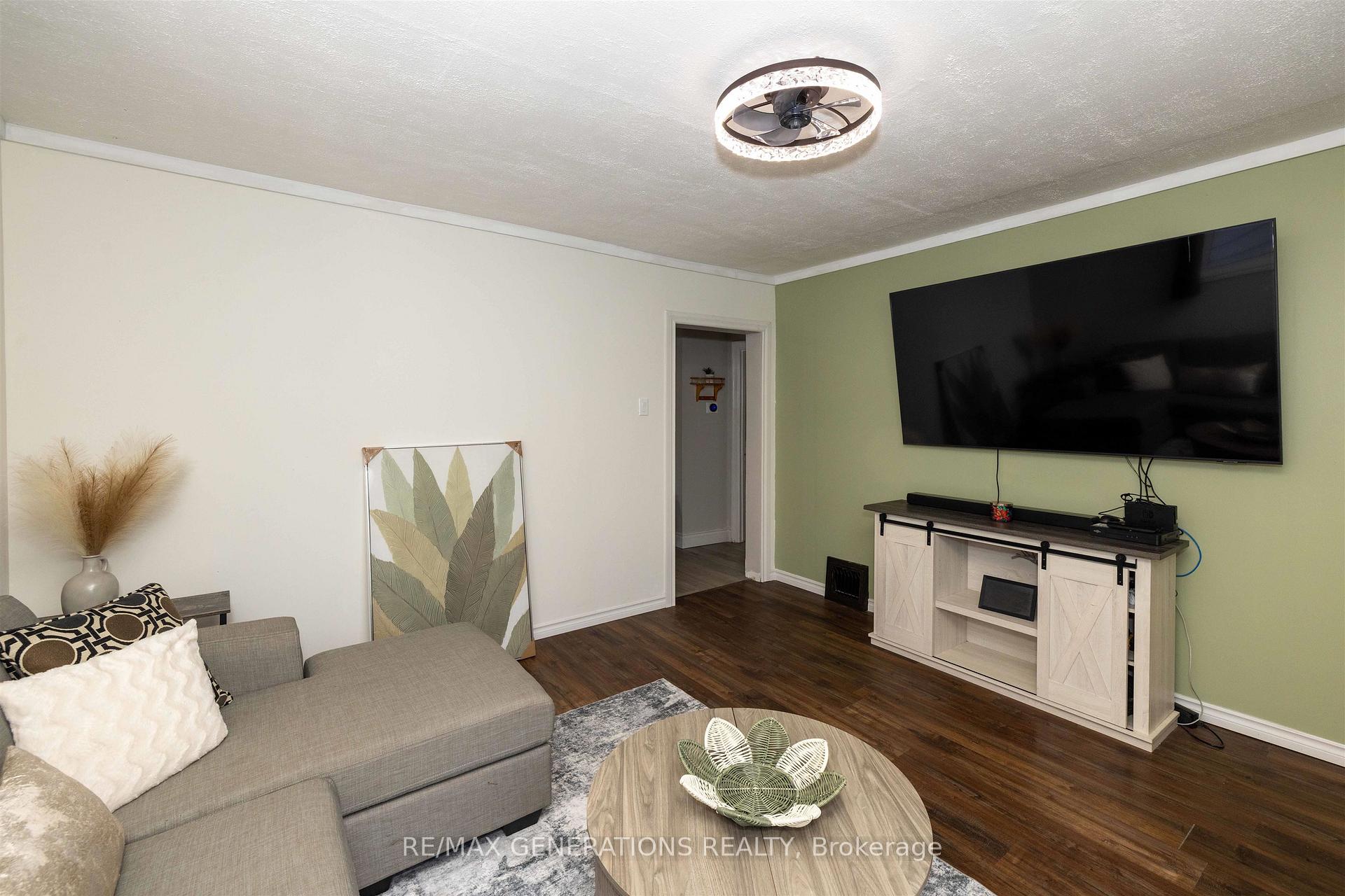 Photo 4 of 407 Markland Street, Thunder Bay, Academy Heights — HOMEH
