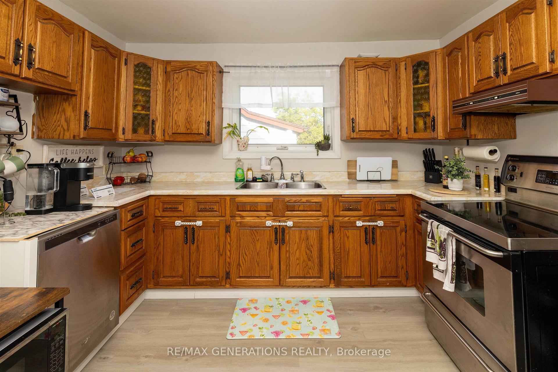 Photo 6 of 407 Markland Street, Thunder Bay, Academy Heights — HOMEH