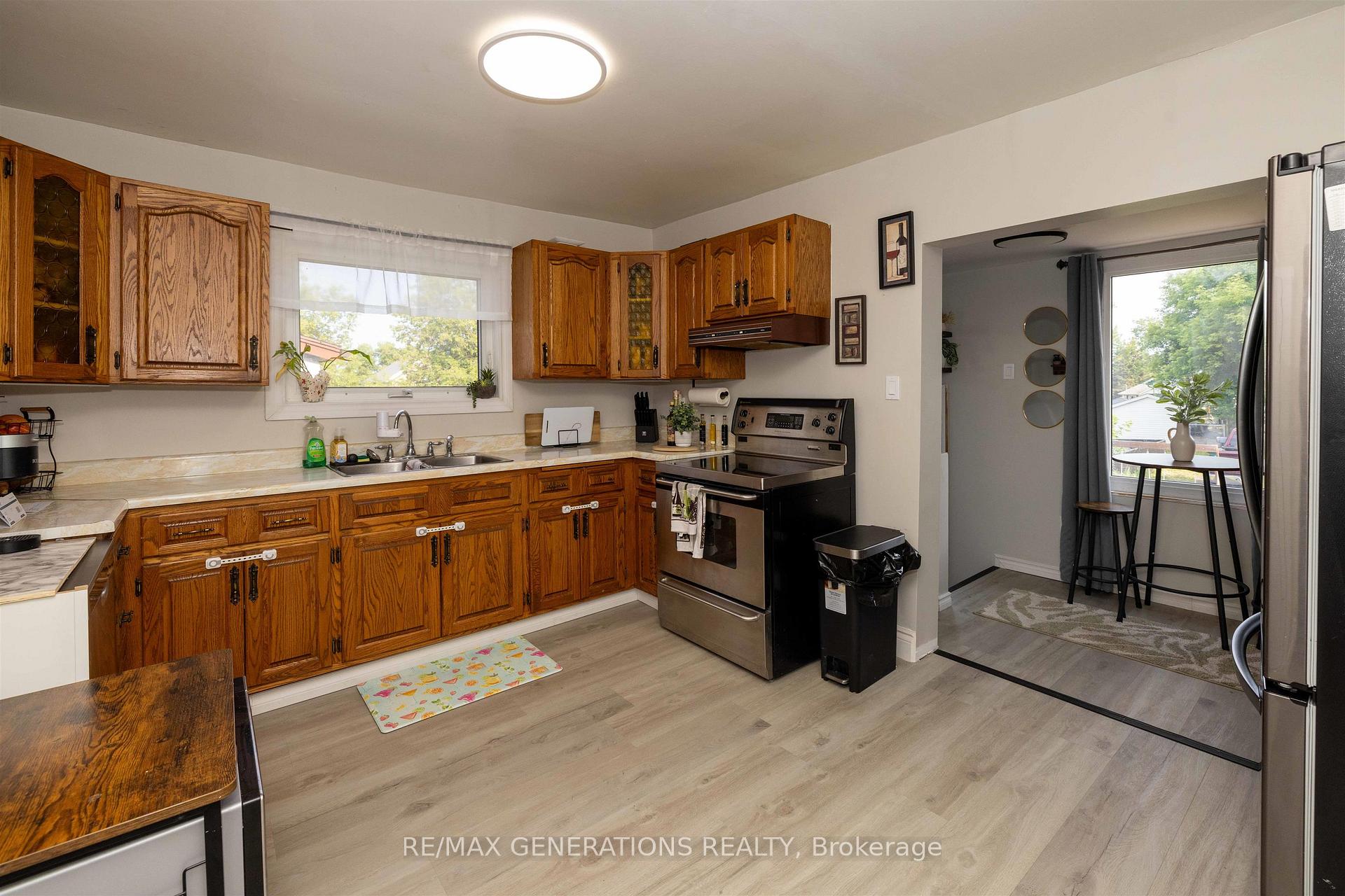 Photo 7 of 407 Markland Street, Thunder Bay, Academy Heights — HOMEH