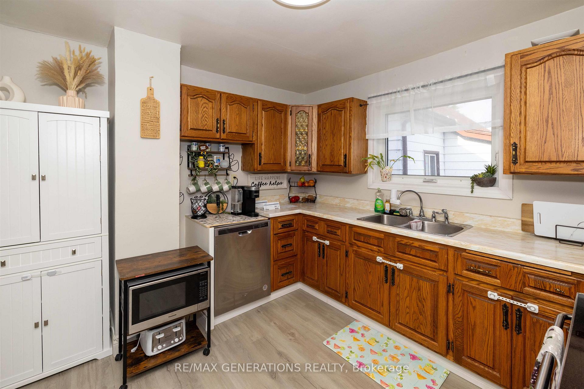 Photo 8 of 407 Markland Street, Thunder Bay, Academy Heights — HOMEH