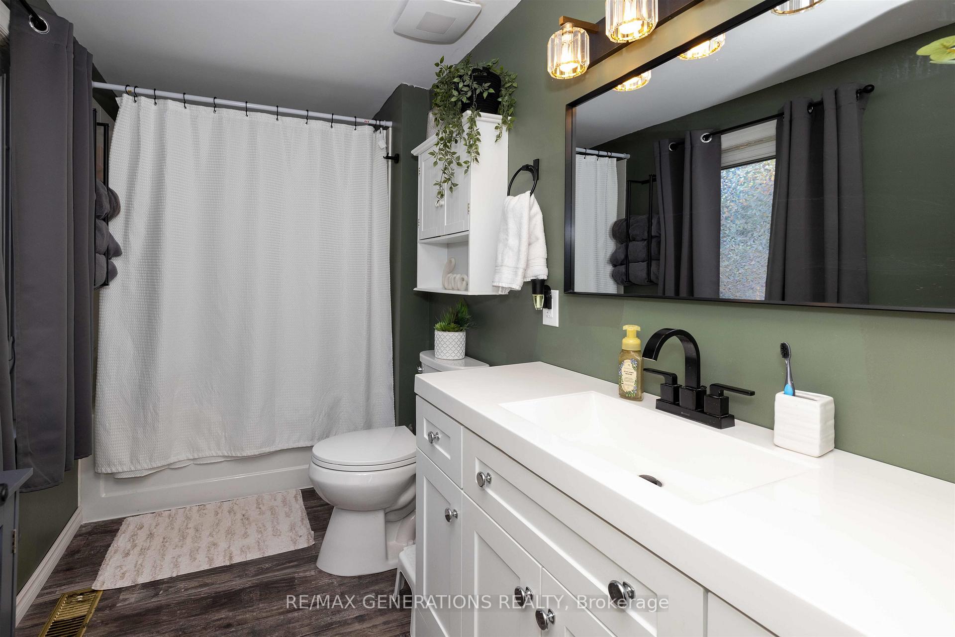 Photo 10 of 407 Markland Street, Thunder Bay, Academy Heights — HOMEH