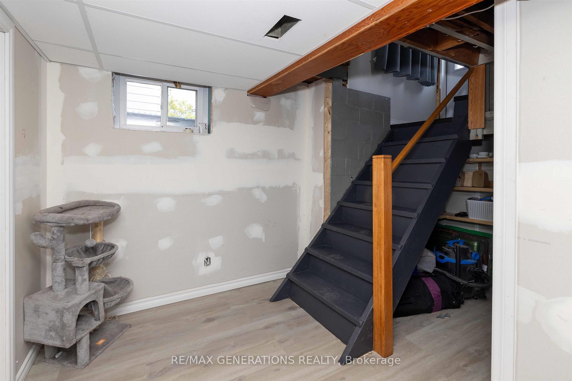 Photo 16 of 407 Markland Street, Thunder Bay, Academy Heights — HOMEH