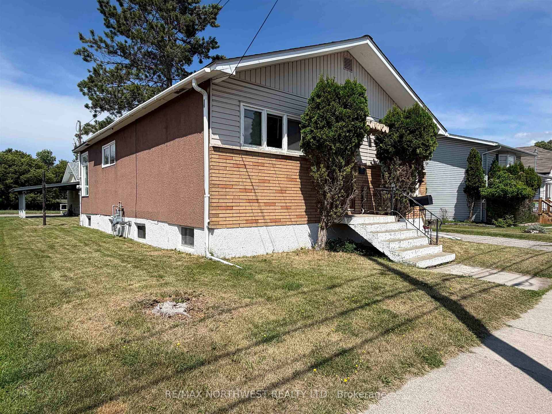 Photo 3 of 238 Third Street E, Fort Frances — HOMEH