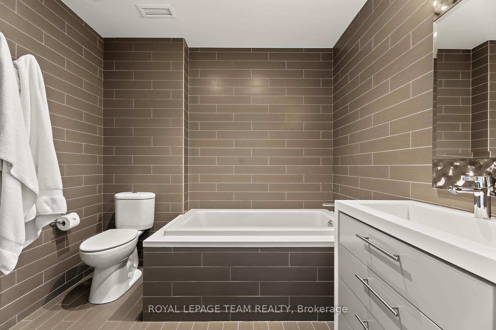 Photo 17 of Unit 903, 428 Sparks Street, Ottawa, Ottawa Centre — HOMEH