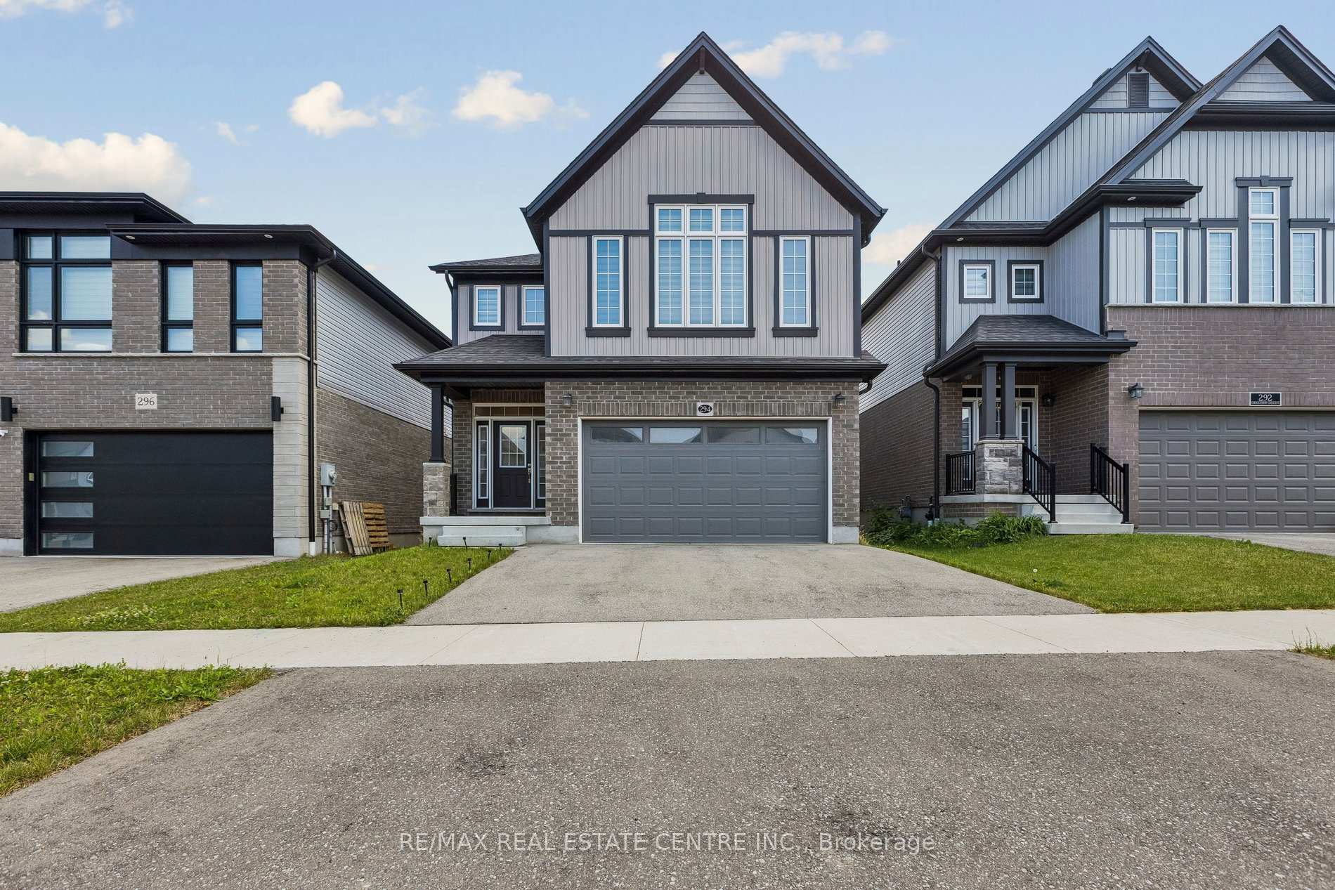 Photo 2 of 294 Chokecherry Crescent, Waterloo, Columbia Forest/Clair Hills — HOMEH