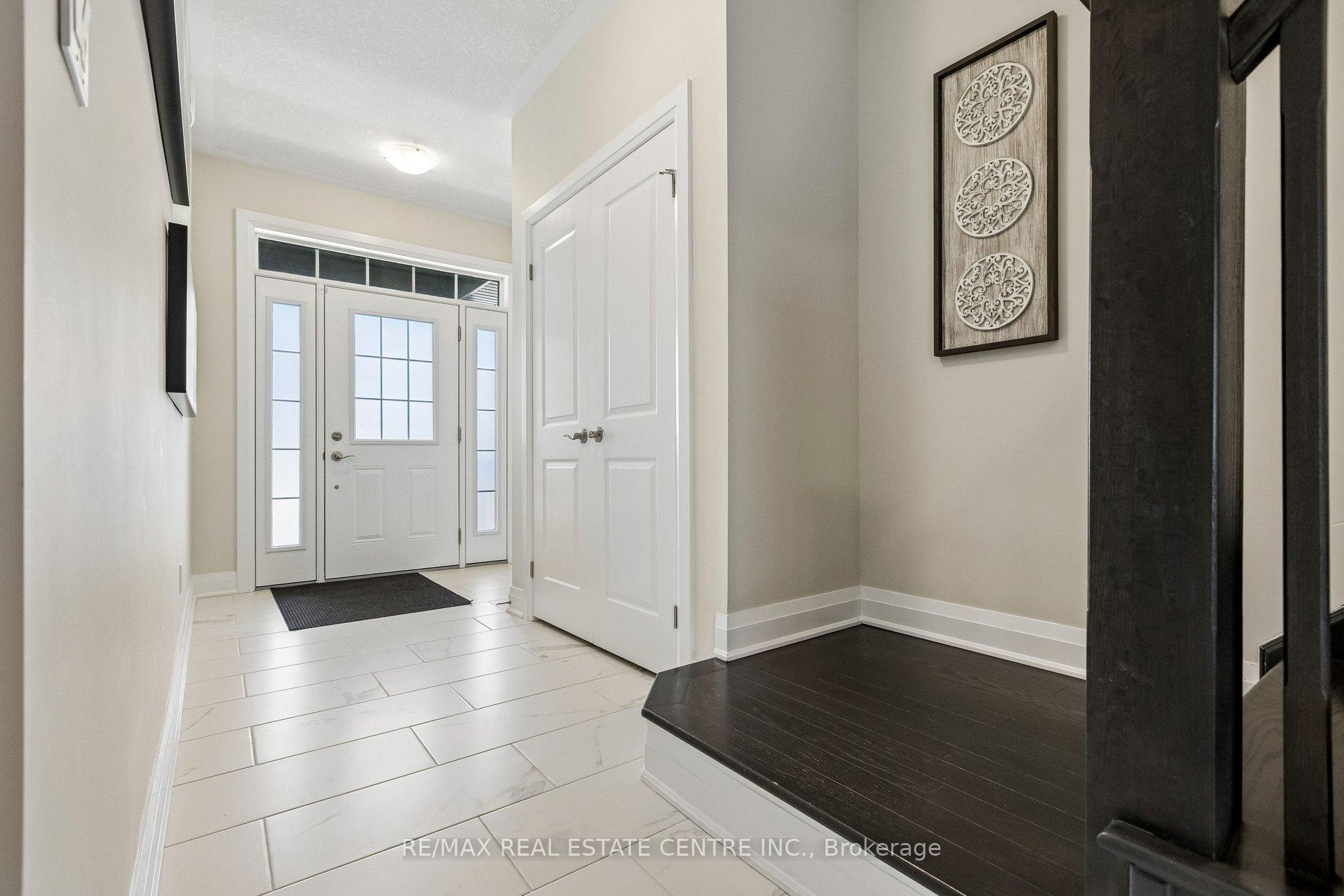 Photo 3 of 294 Chokecherry Crescent, Waterloo, Columbia Forest/Clair Hills — HOMEH