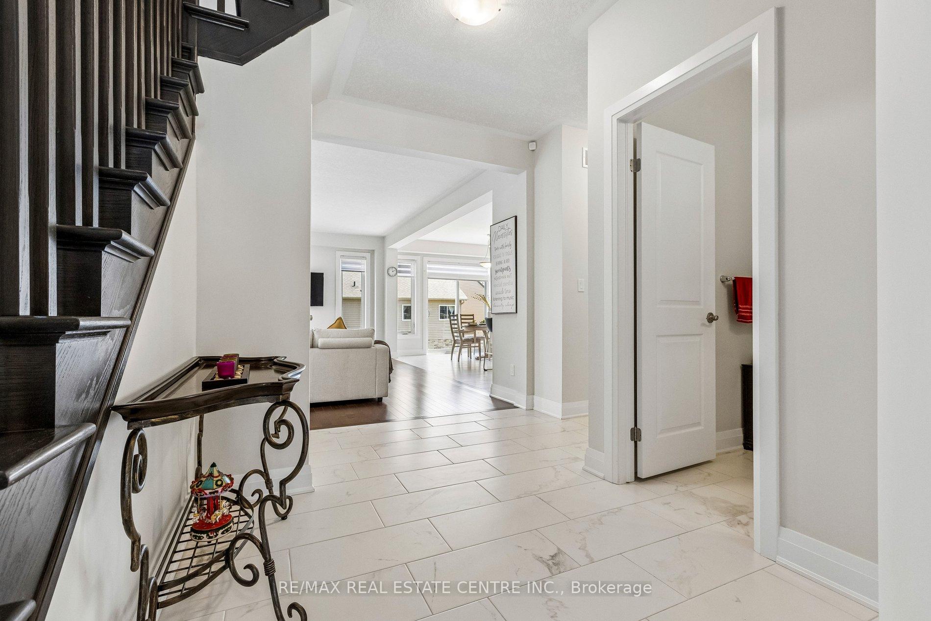 Photo 5 of 294 Chokecherry Crescent, Waterloo, Columbia Forest/Clair Hills — HOMEH