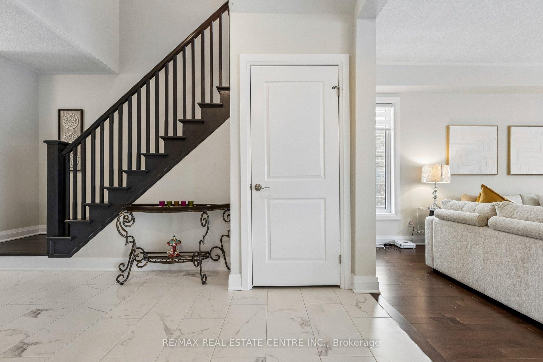 Photo 8 of 294 Chokecherry Crescent, Waterloo, Columbia Forest/Clair Hills — HOMEH
