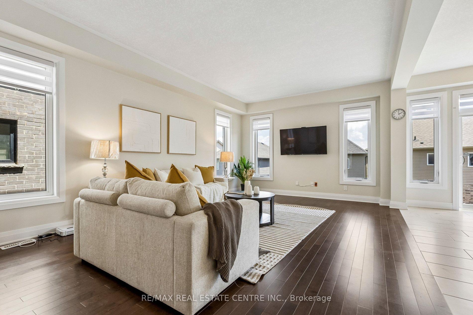 Photo 9 of 294 Chokecherry Crescent, Waterloo, Columbia Forest/Clair Hills — HOMEH