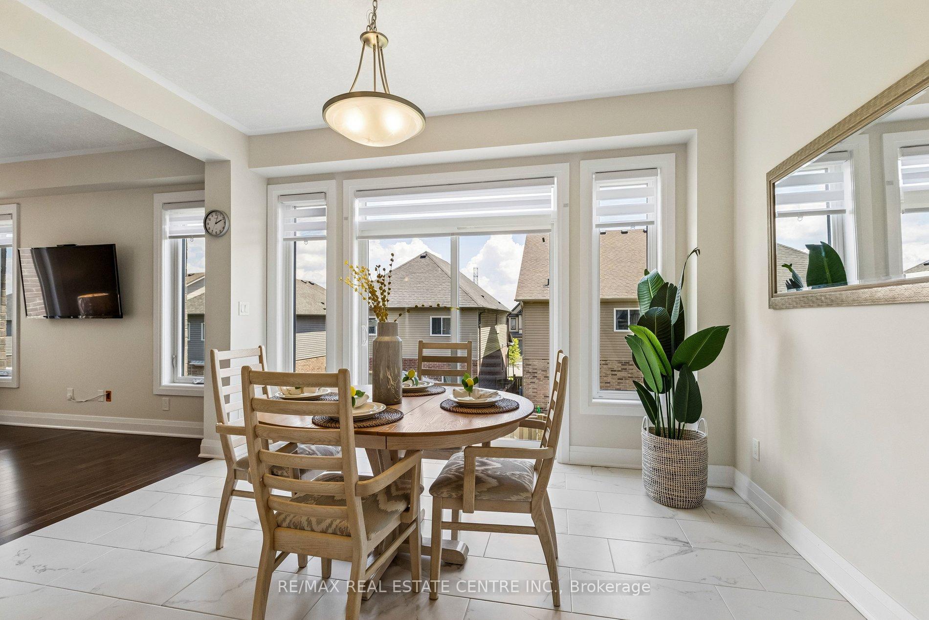 Photo 19 of 294 Chokecherry Crescent, Waterloo, Columbia Forest/Clair Hills — HOMEH