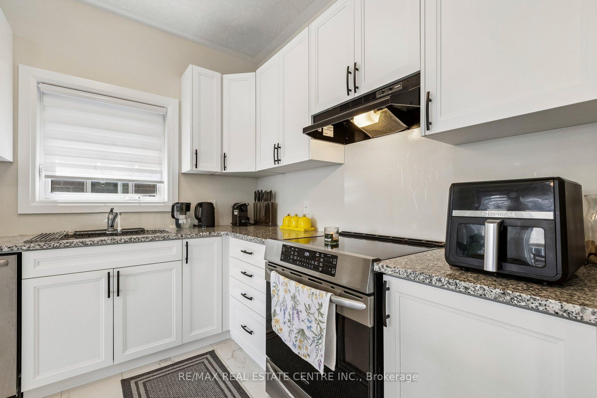 Photo 25 of 294 Chokecherry Crescent, Waterloo, Columbia Forest/Clair Hills — HOMEH