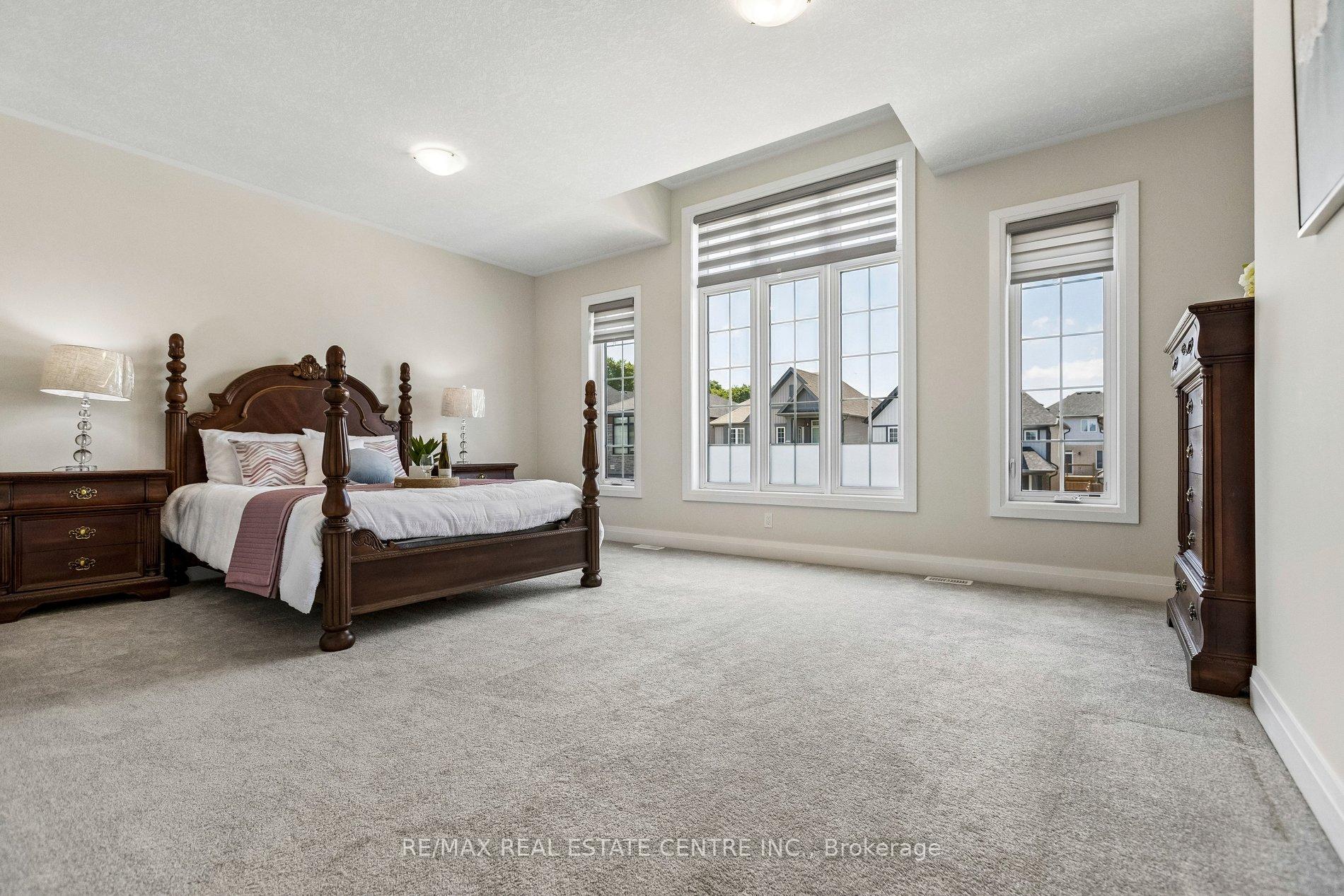 Photo 30 of 294 Chokecherry Crescent, Waterloo, Columbia Forest/Clair Hills — HOMEH
