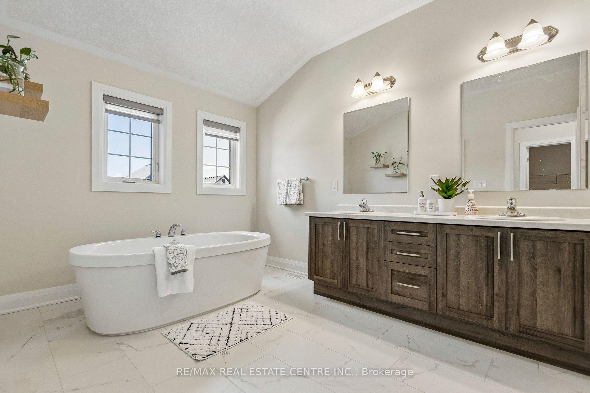 Photo 33 of 294 Chokecherry Crescent, Waterloo, Columbia Forest/Clair Hills — HOMEH