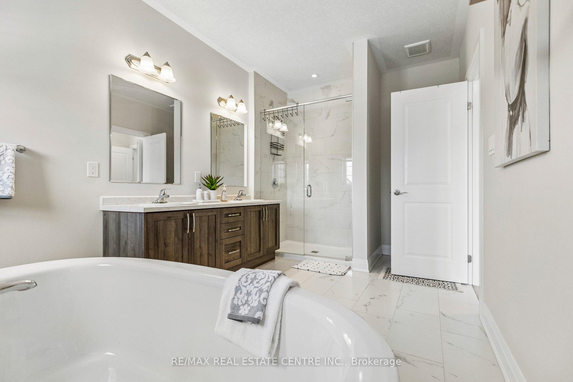Photo 34 of 294 Chokecherry Crescent, Waterloo, Columbia Forest/Clair Hills — HOMEH