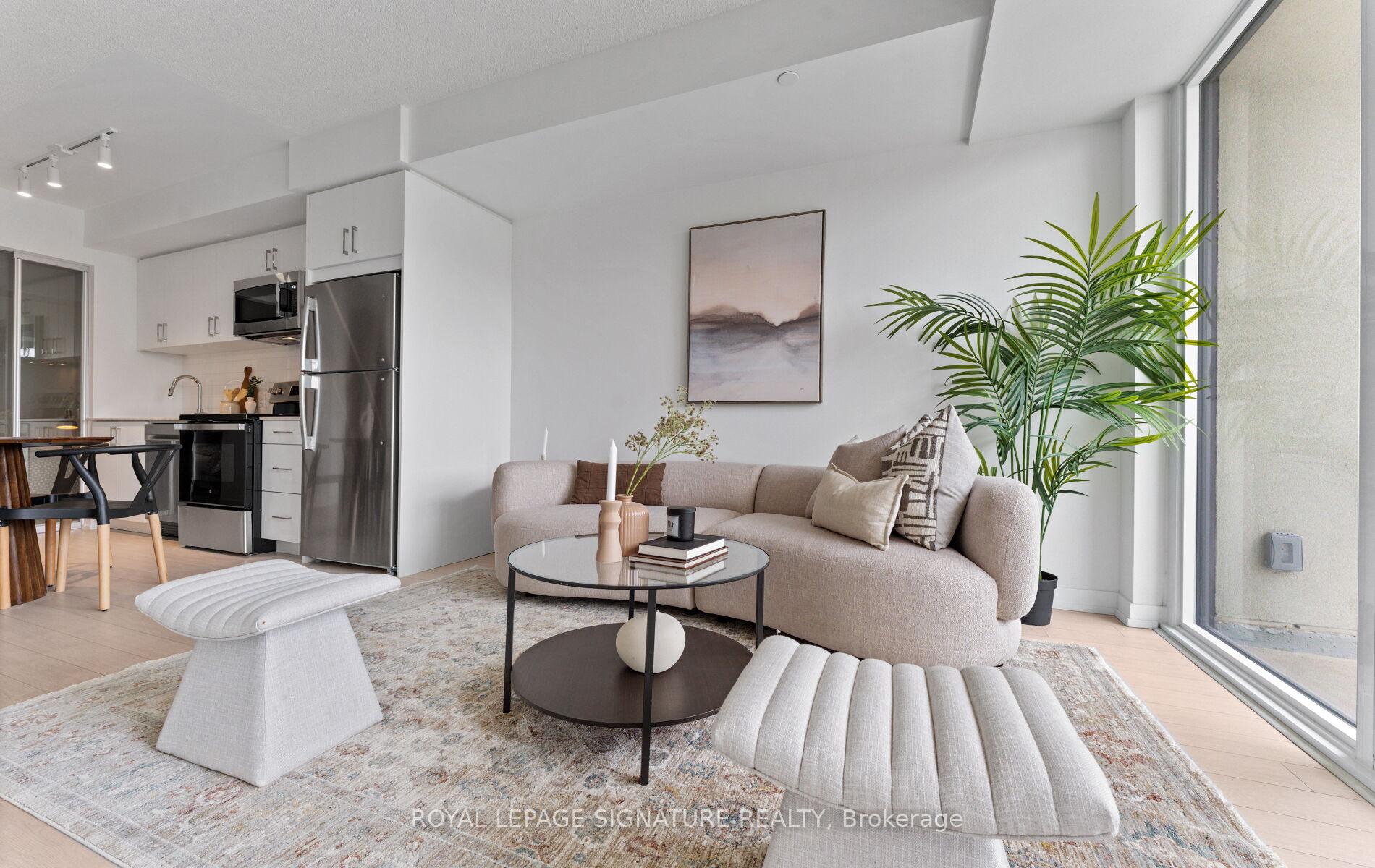 Front of Unit 322, 4010 Eglinton Avenue W