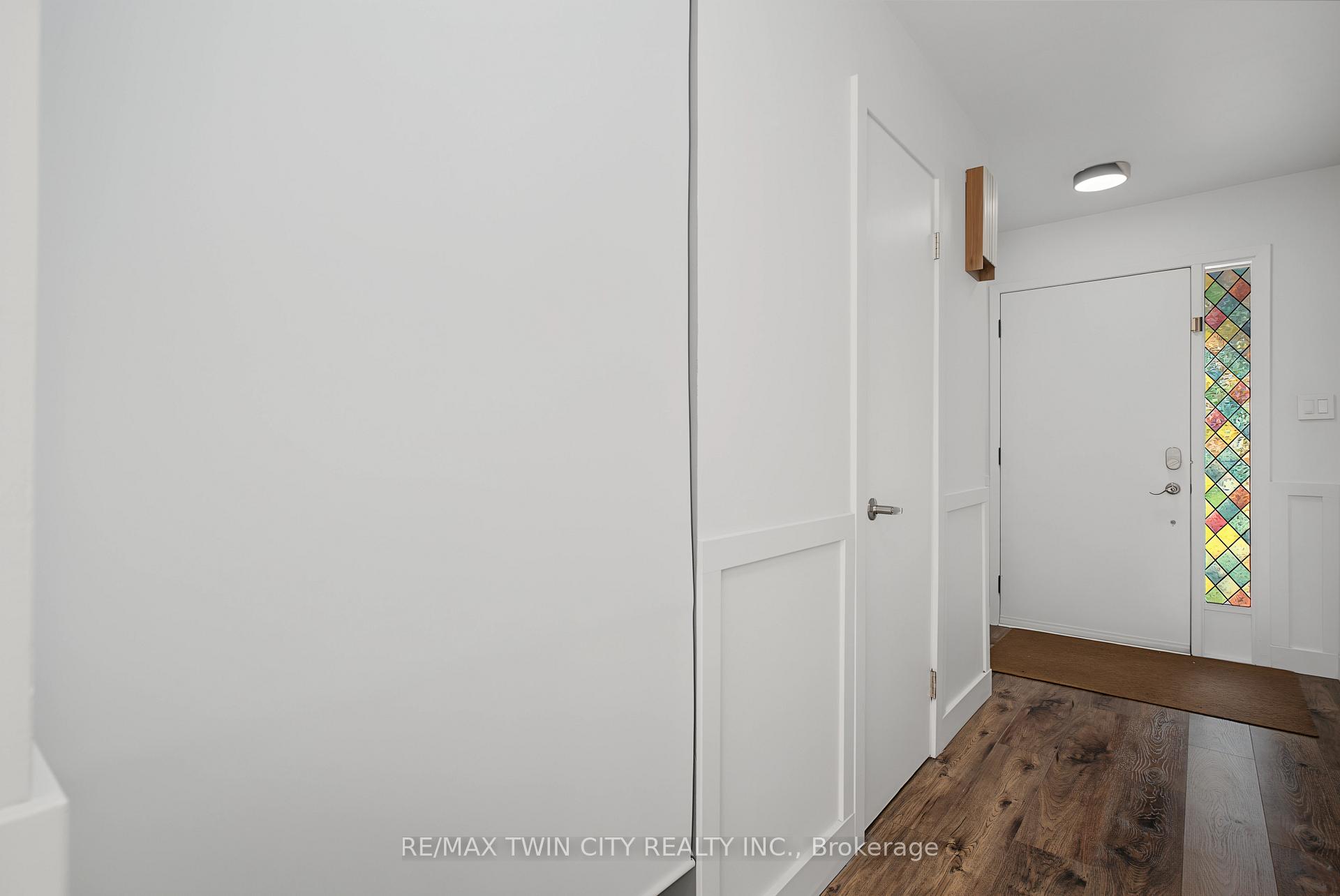 Photo 4 of 39 Southwood Drive, Kitchener, Country Hills — HOMEH
