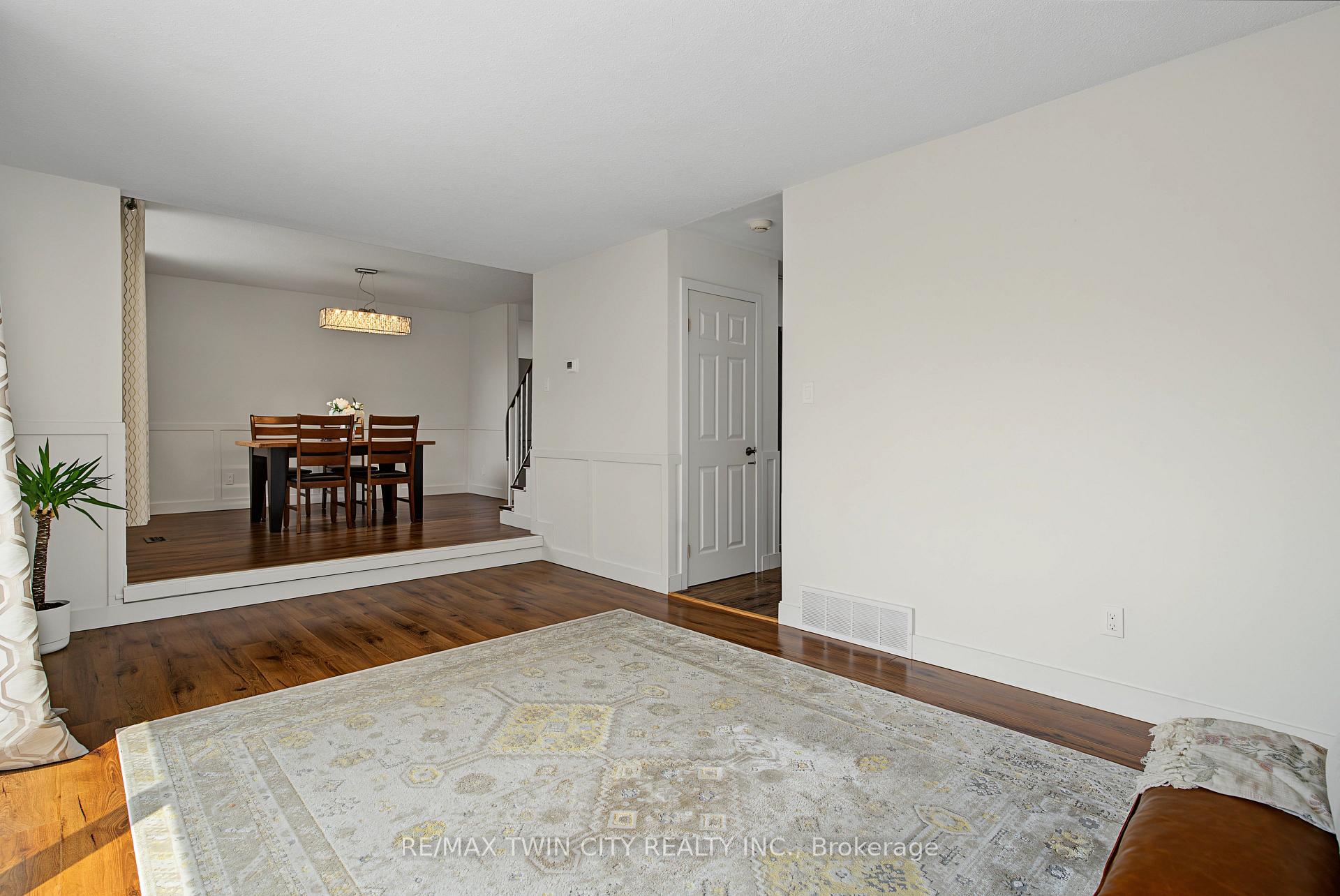 Photo 6 of 39 Southwood Drive, Kitchener, Country Hills — HOMEH