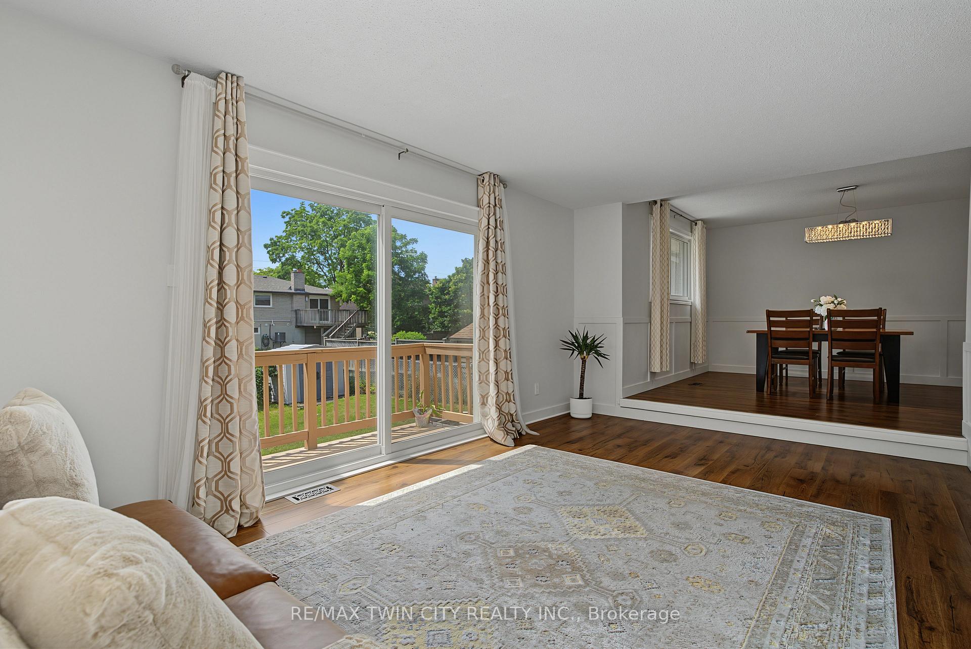 Photo 7 of 39 Southwood Drive, Kitchener, Country Hills — HOMEH