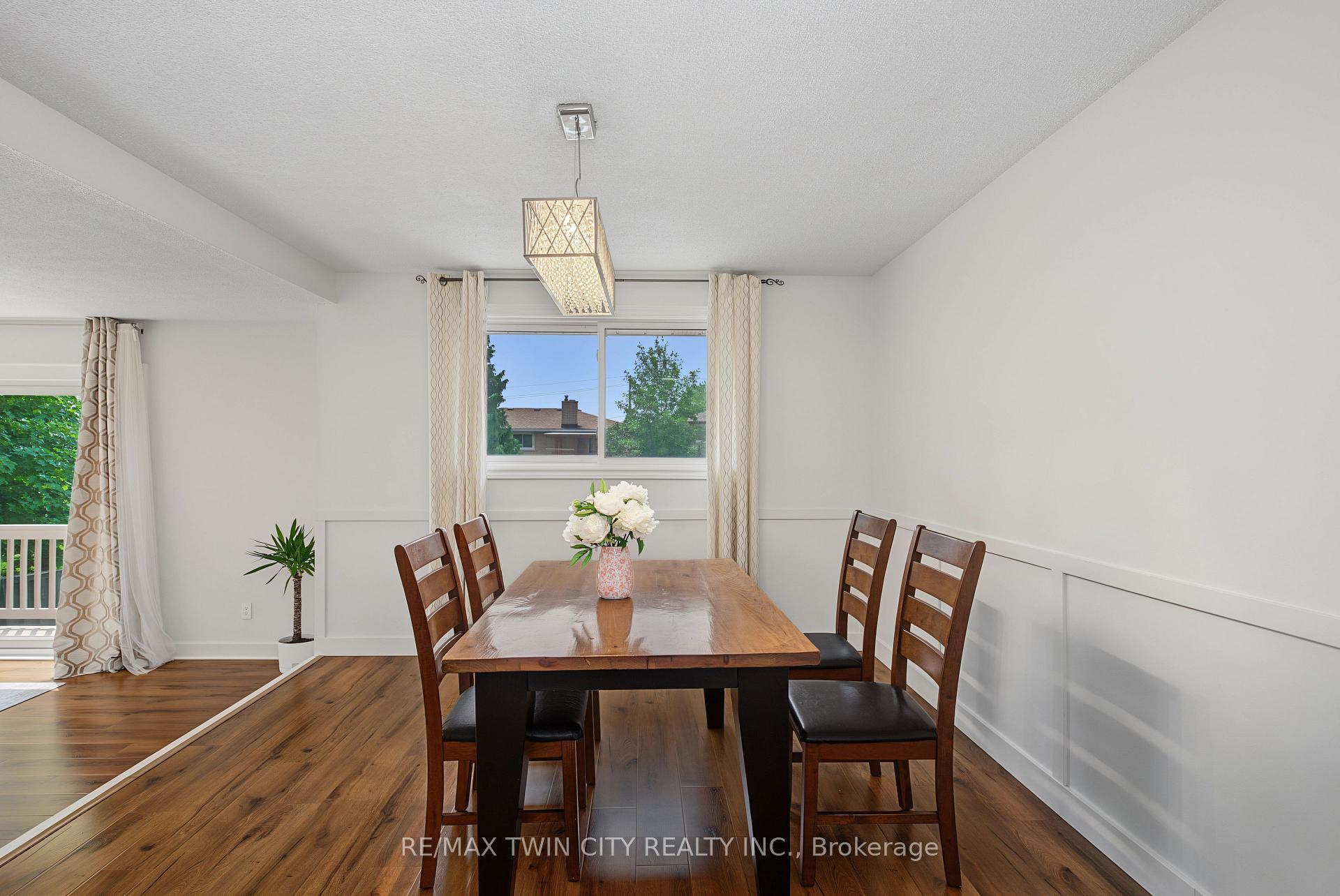 Photo 10 of 39 Southwood Drive, Kitchener, Country Hills — HOMEH