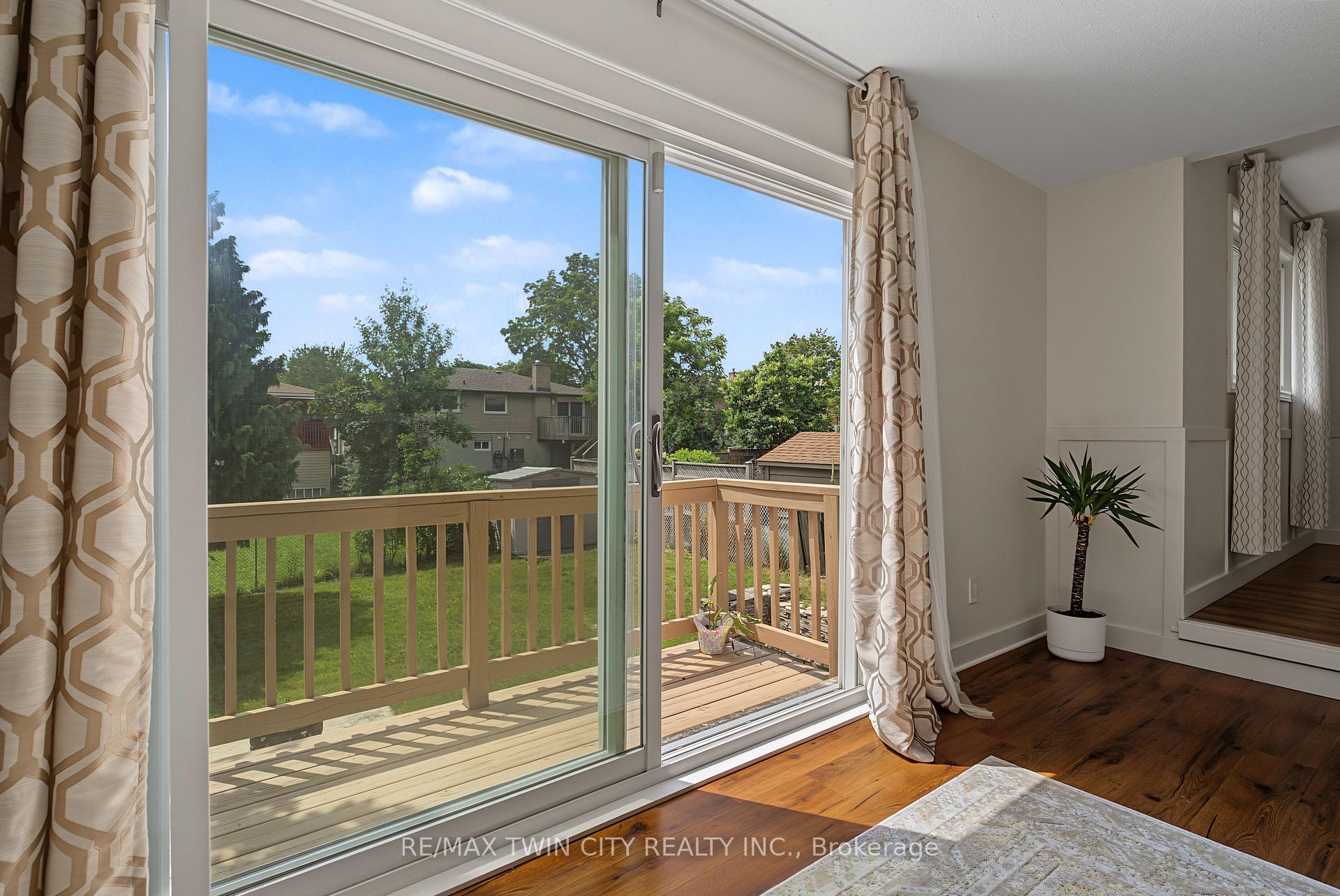 Photo 11 of 39 Southwood Drive, Kitchener, Country Hills — HOMEH