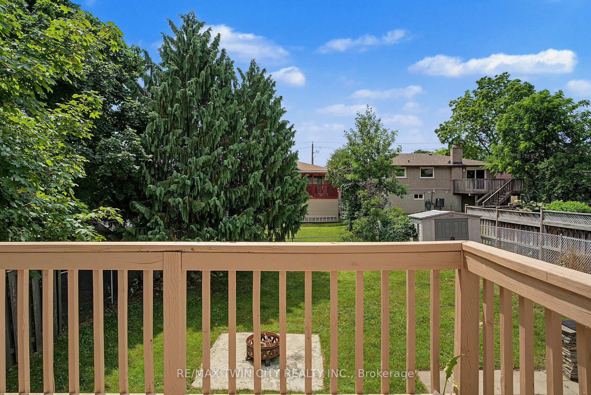 Photo 12 of 39 Southwood Drive, Kitchener, Country Hills — HOMEH