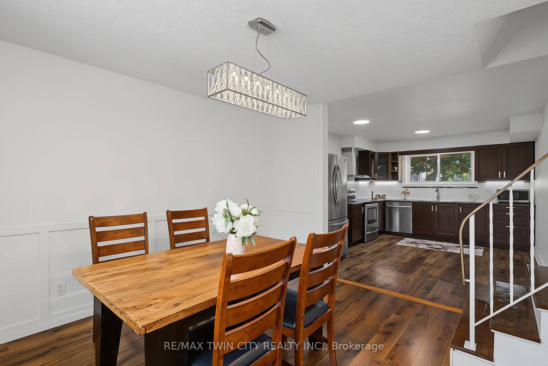 Photo 14 of 39 Southwood Drive, Kitchener, Country Hills — HOMEH