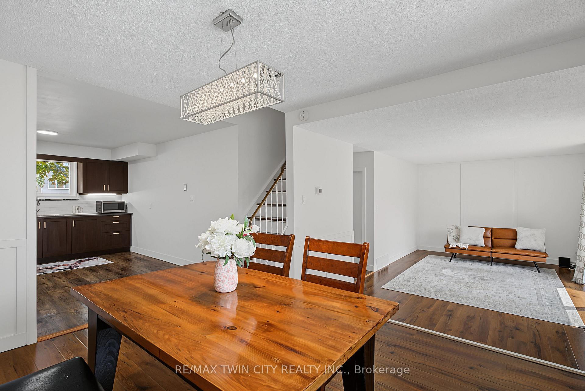 Photo 15 of 39 Southwood Drive, Kitchener, Country Hills — HOMEH