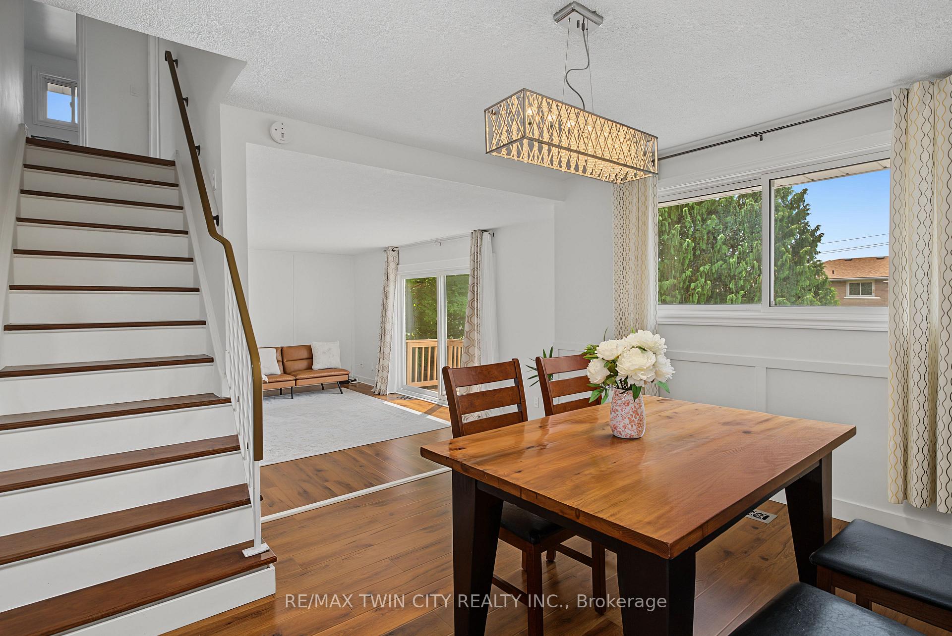 Photo 20 of 39 Southwood Drive, Kitchener, Country Hills — HOMEH