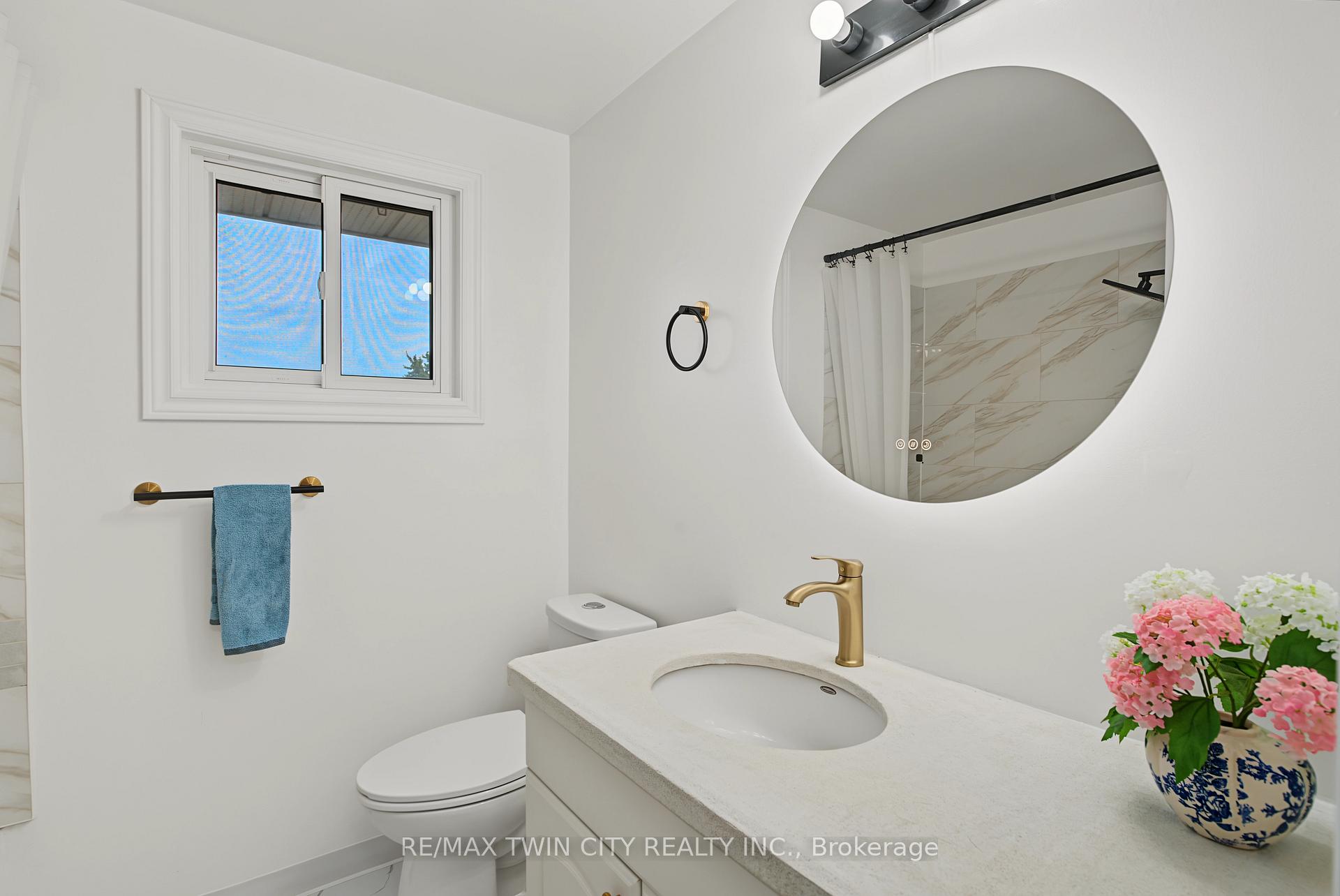 Photo 24 of 39 Southwood Drive, Kitchener, Country Hills — HOMEH
