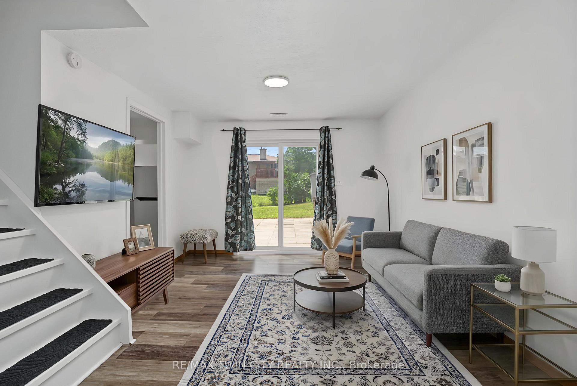 Photo 32 of 39 Southwood Drive, Kitchener, Country Hills — HOMEH